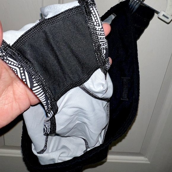 Lululemon 🍋 City Sky Run By Short Black Dottie Tribe Size 6 - Picture 12 of 12